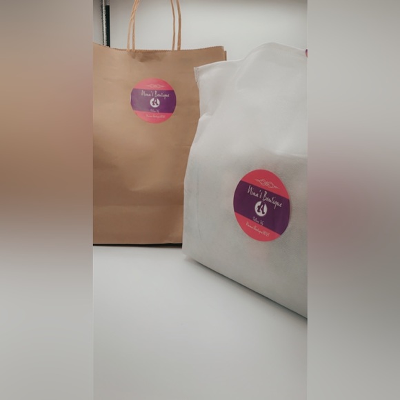 Meet your Posher, Nina - Picture 2 of 5